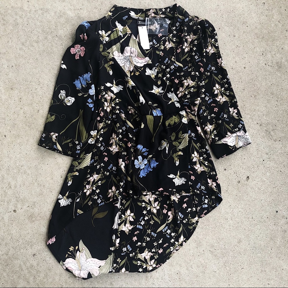 NY&CO (7th Avenue ) V-Neck Wrap Blouse // floral